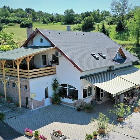 Borkuti Panzio Es Apartman Балатонсемеш Экстерьер фото