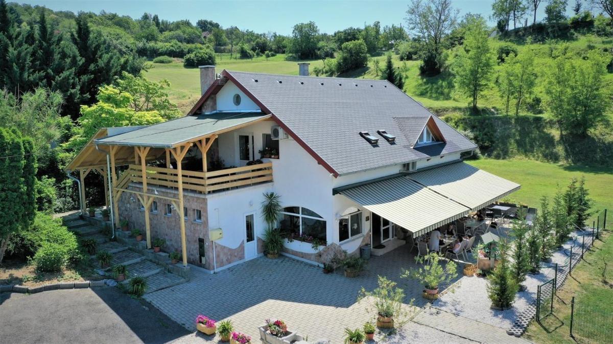 Borkuti Panzio Es Apartman Балатонсемеш Экстерьер фото