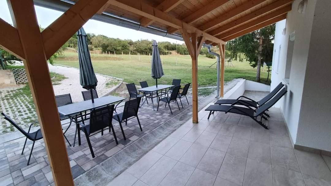 Borkuti Panzio Es Apartman Балатонсемеш Экстерьер фото